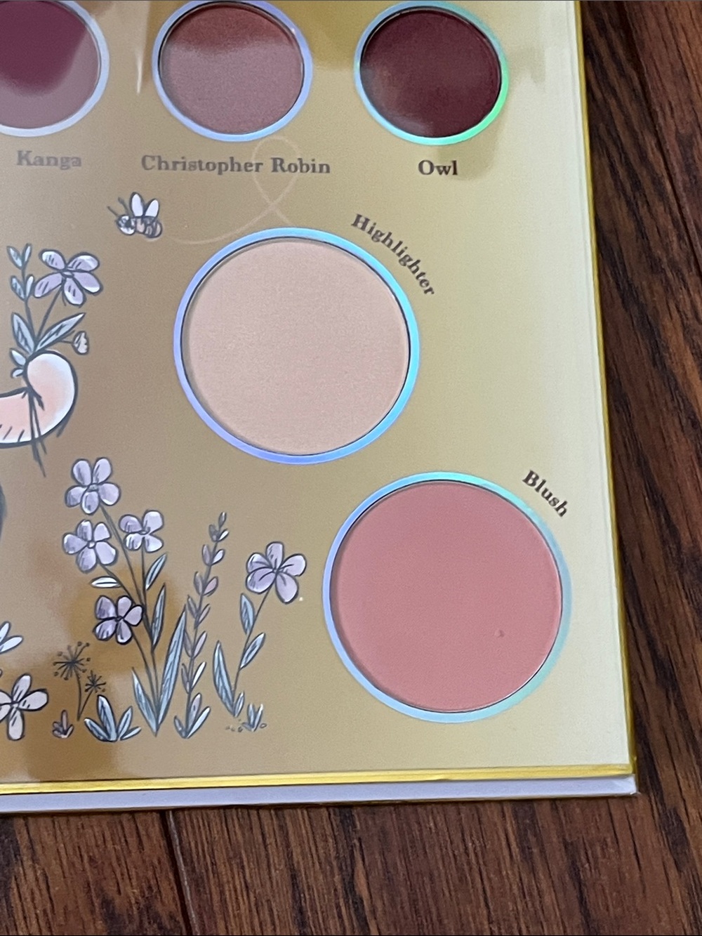 NEW!  Disney Winnie the Pooh Eyeshadow and Face Makeup Palette - Picture 9 of 15
